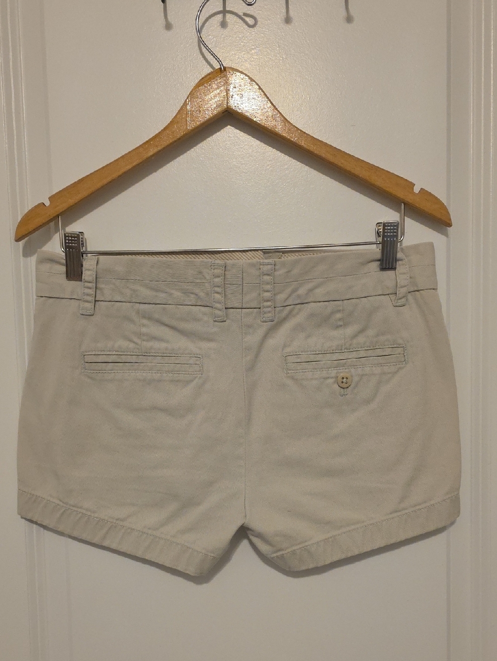J. Crew Broken-in Chino Shorts Size 4 - Picture 2 of 5